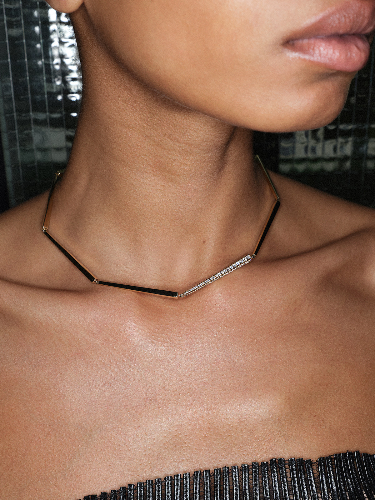 
        Angular Triad Diamond Collier 2.10