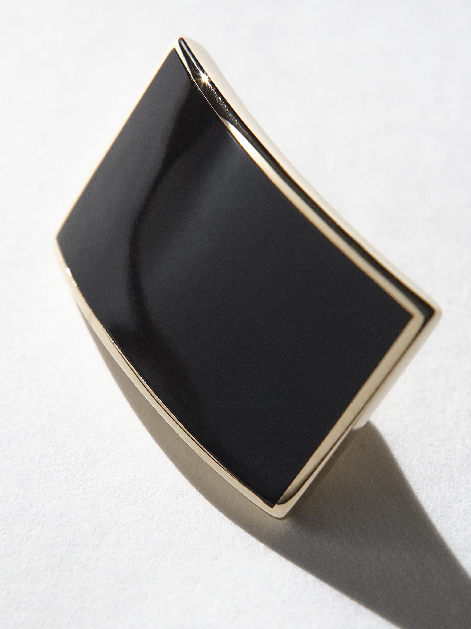 Black Ceramic Disc Earring 0.00