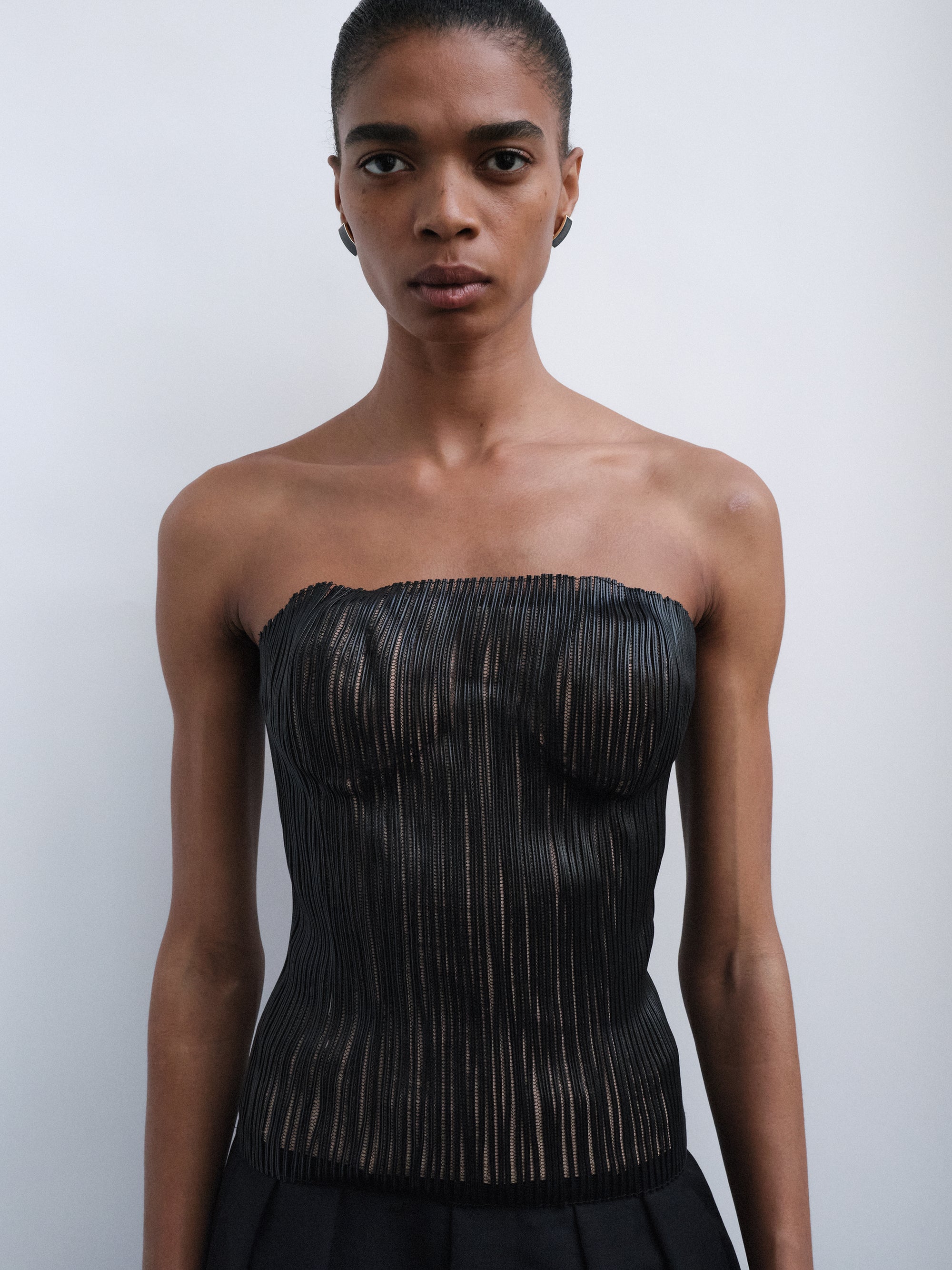 Black Ceramic Disc Earring 0.00