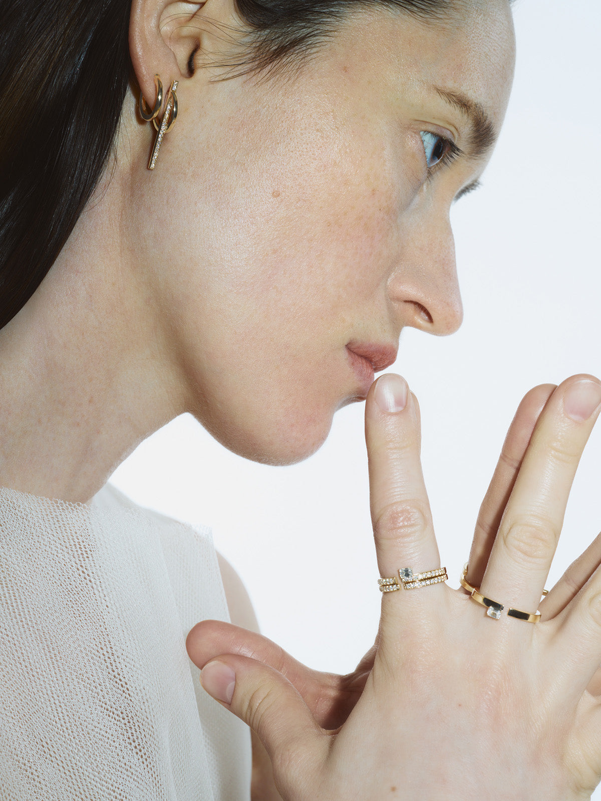 Floating Emerald-Cut Diamond Split Ring 0.35