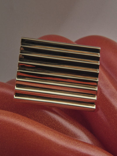 Sculpted Gold Disc Earring 0.00