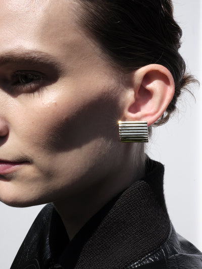 Sculpted Gold Disc Earring 0.00