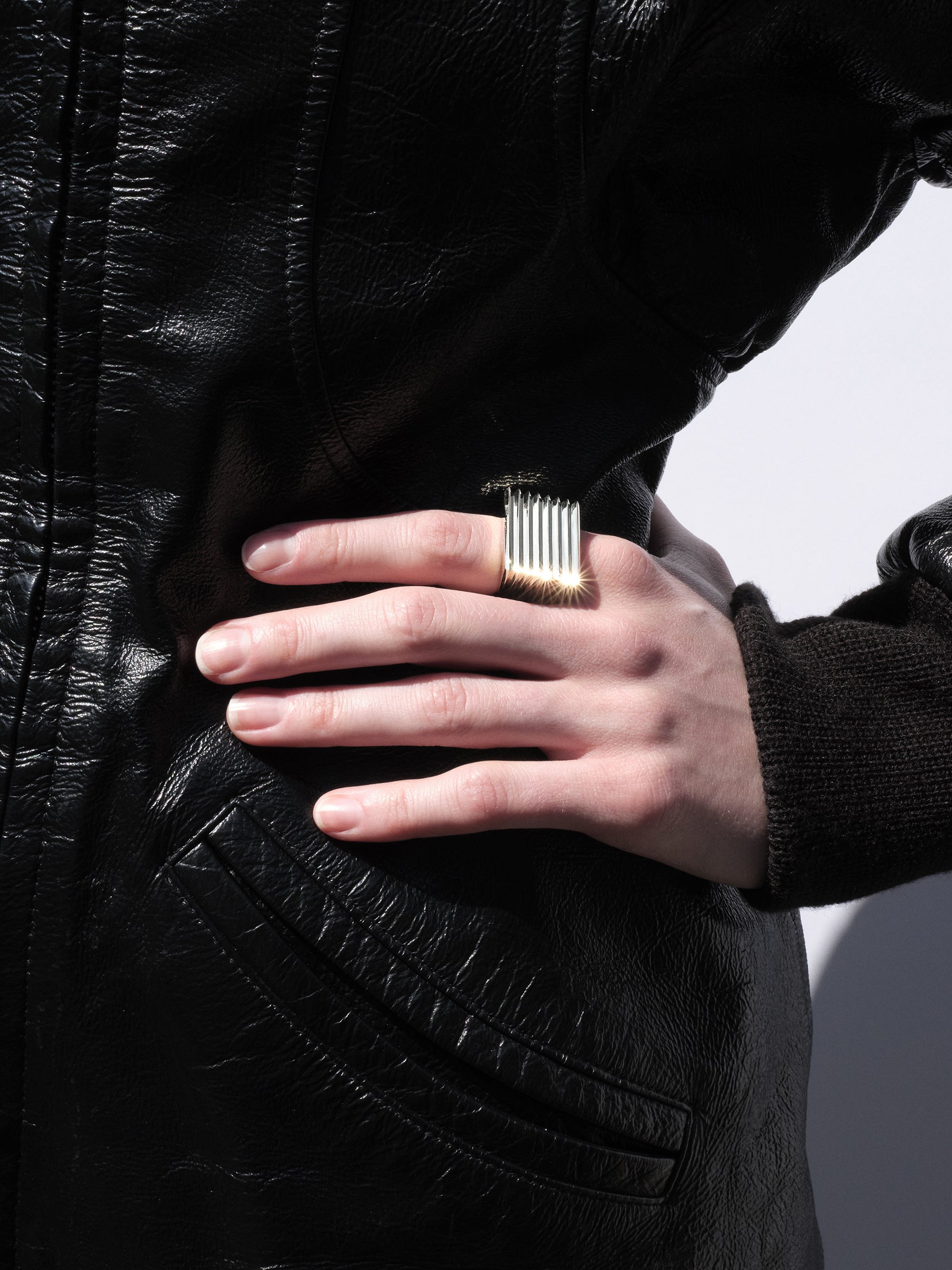 Sculpted Gold Disc Ring 0.00