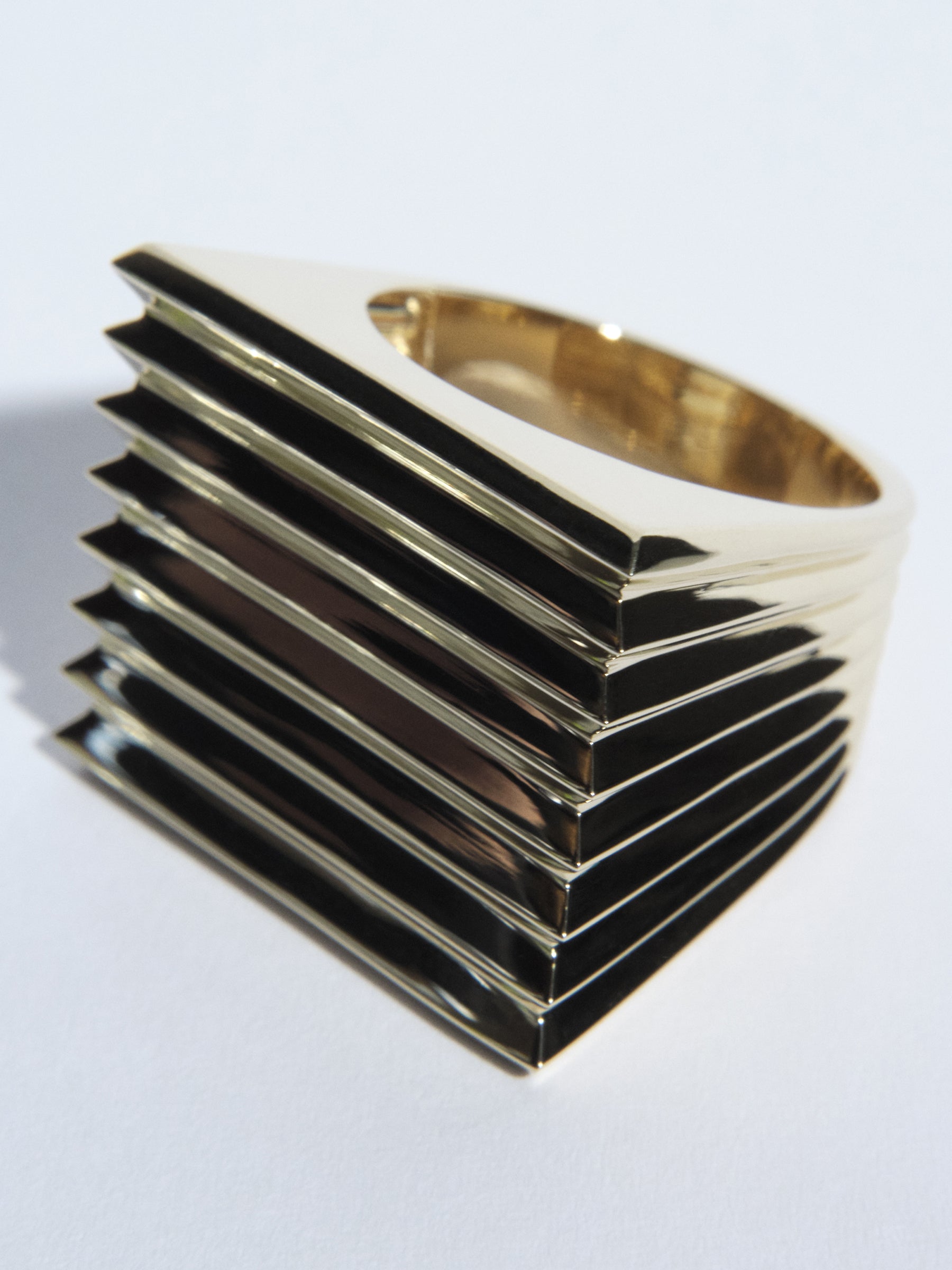 Sculpted Gold Disc Ring 0.00