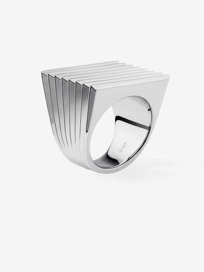 
            Sculpted Sterling Silver Disc Ring 0.00