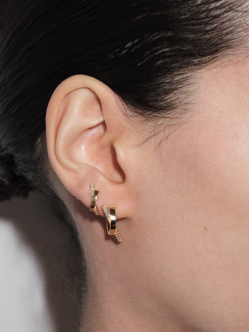 Curved Diamond Line Stud 0.03