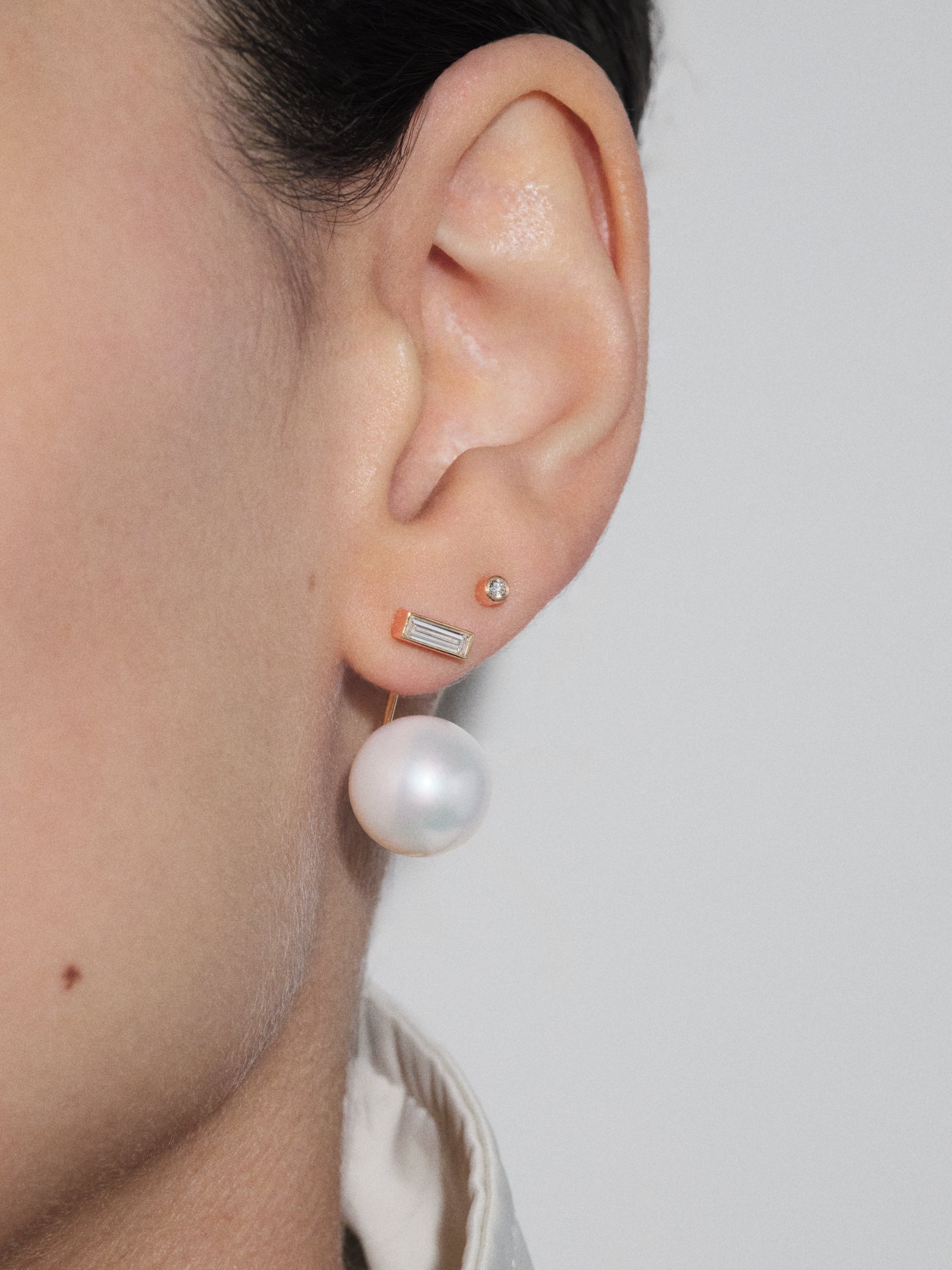 
        Elongated Baguette Diamond Stud 0.15