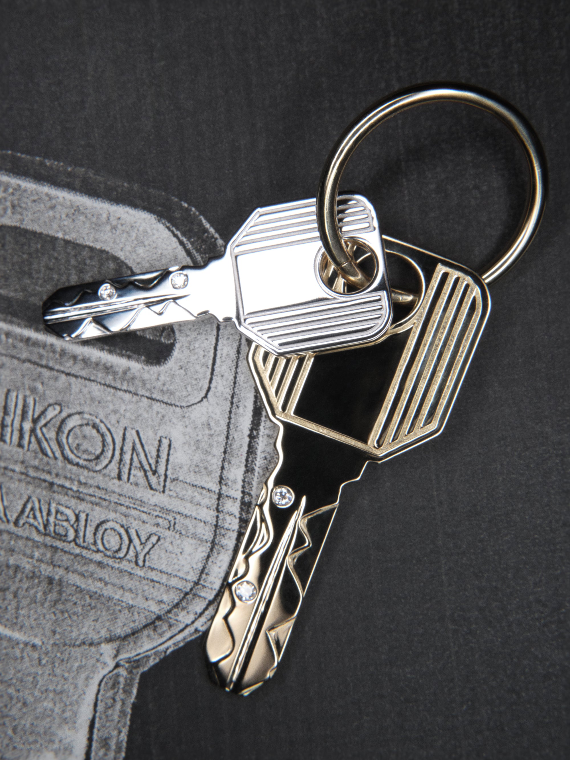 
        Gold Key Pendant 0.04