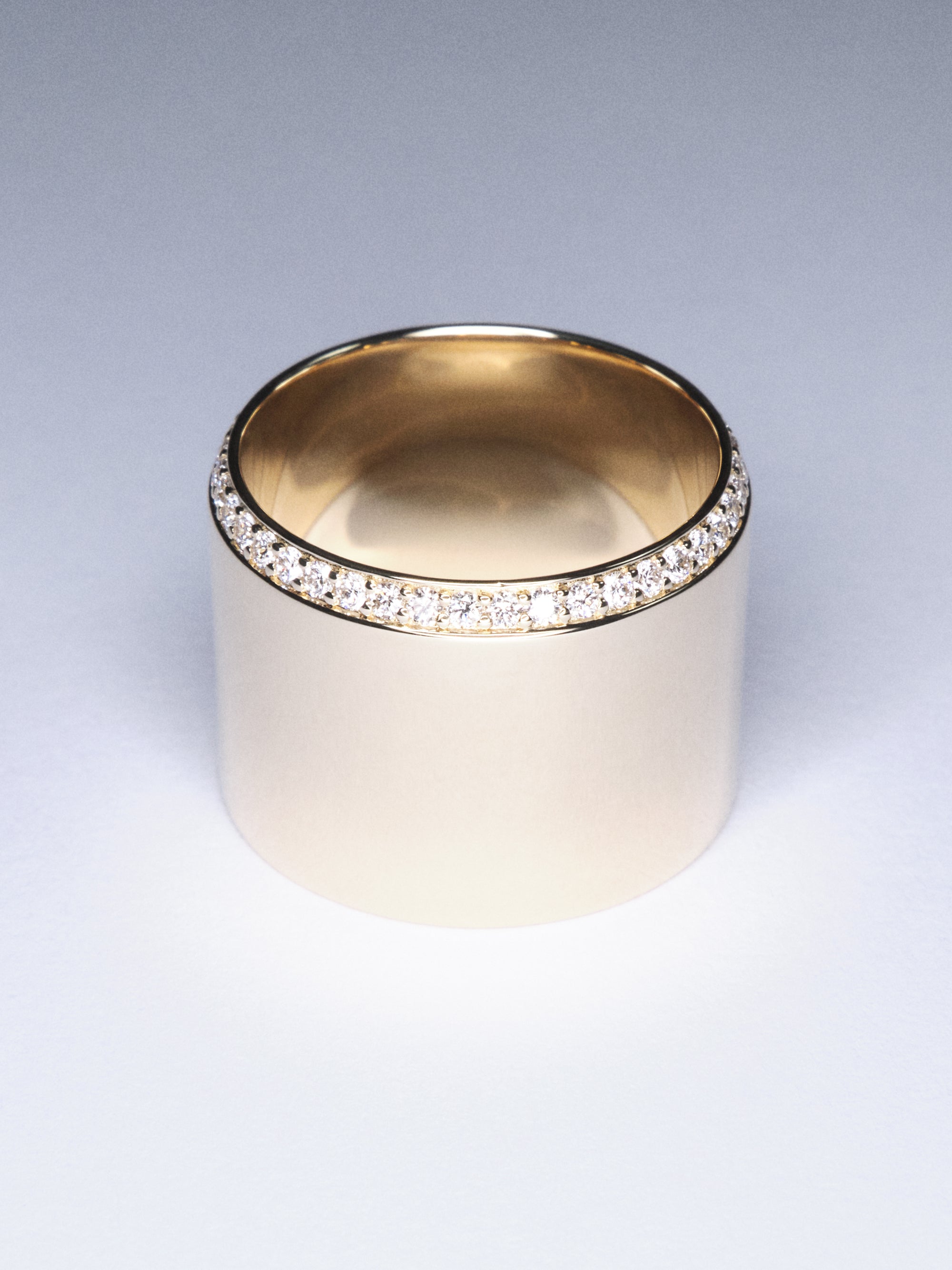 
        Gold Disc Diamond Band 0.40