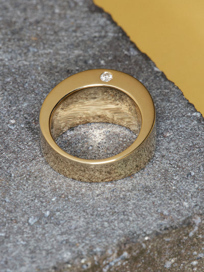 
            Gold Disc Diamond Ring 0.06